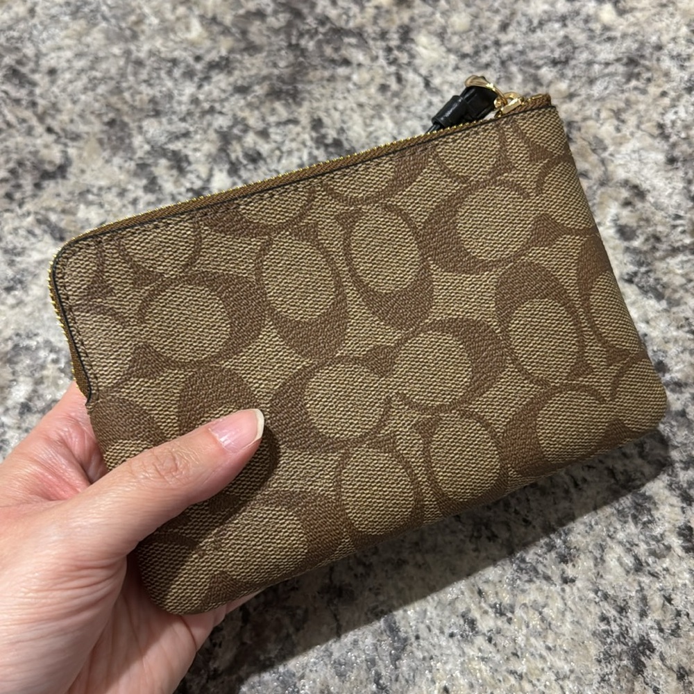 Coach Women’s Leather Corner Zip Wristlet In Signature Canvas With Black Stripe - Picture 6 of 12